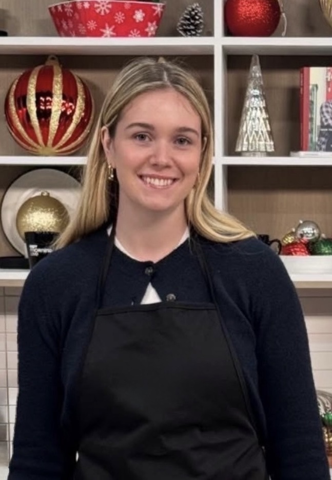   Rebecca Kealey- Food sciences student at the University of Ottawa, and culinary media spokesperson  Rebecca is a Food Sciences university student with a passion for translating complex food topics into clear, engaging messages. Alongside her studies, she serve as a live television spokesperson for food-related organizations, helping connect science, industry, and the public.